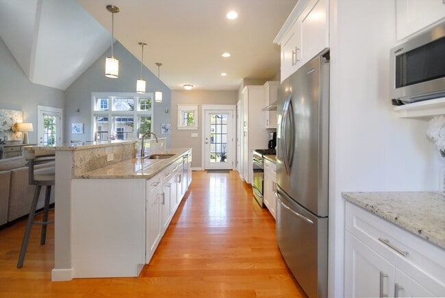 Building Photo - 19 Brigham Farm Ln