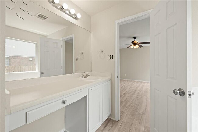 Building Photo - 15411 Ora Ln