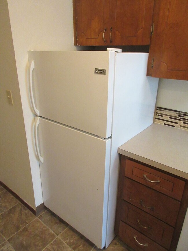 Building Photo - Two Bedroom Apartment Close to Downtown