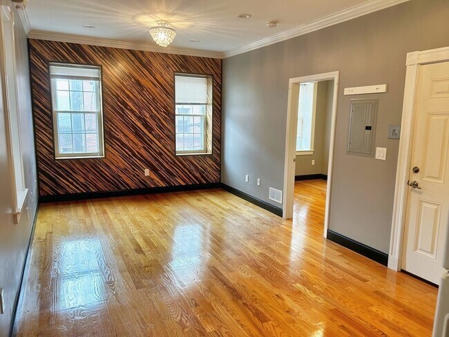 Building Photo - 65 Frankfort St