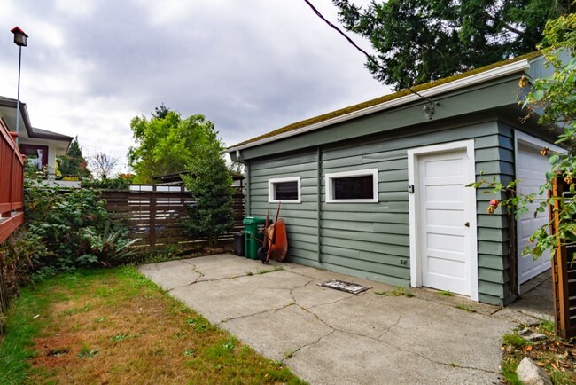 Building Photo - 2Bd/1Ba Seattle House