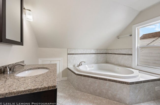 Building Photo - 626 Manchester Ave