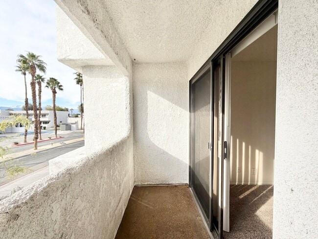 Building Photo - AVAILABLE NOW!! 2 Bedroom 2 Bathroom Condo in Rancho Mirage!