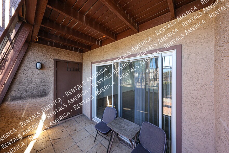 Building Photo - 1601 W Sunnyside Dr