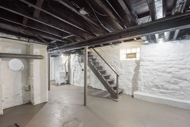 Building Photo - Charming 2 bedroom home in Beechview available May 1!