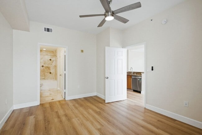 Building Photo - 700 S Harbour Island Blvd