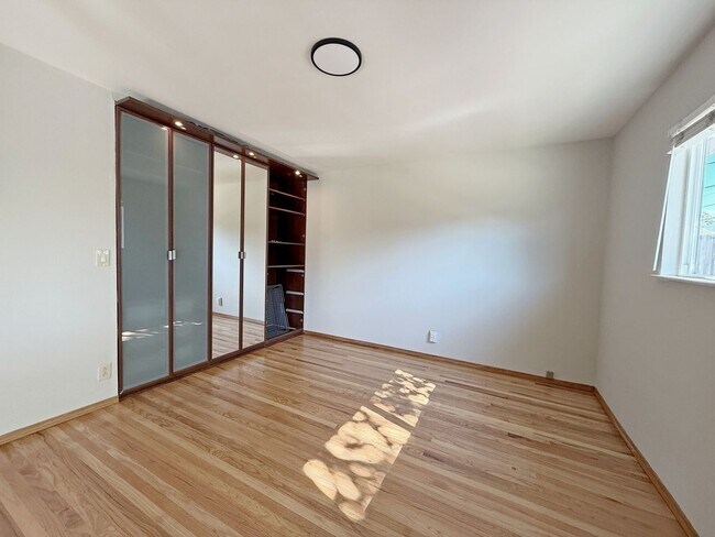 Building Photo - Nice single family home with gorgeous kitchen
