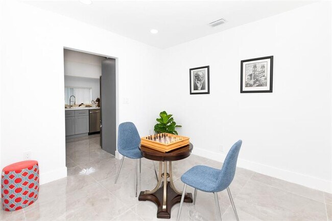 Building Photo - 5109 Banyan Ln