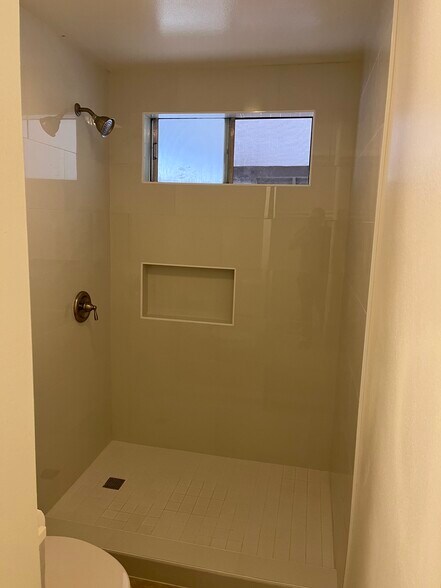master bedroom shower - 616 South Fashion Park Street