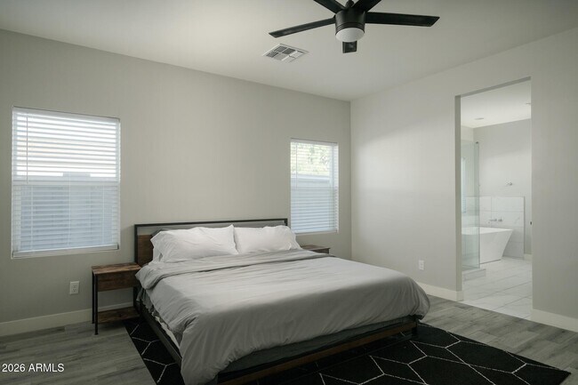 Building Photo - 2821 N 28th Pl