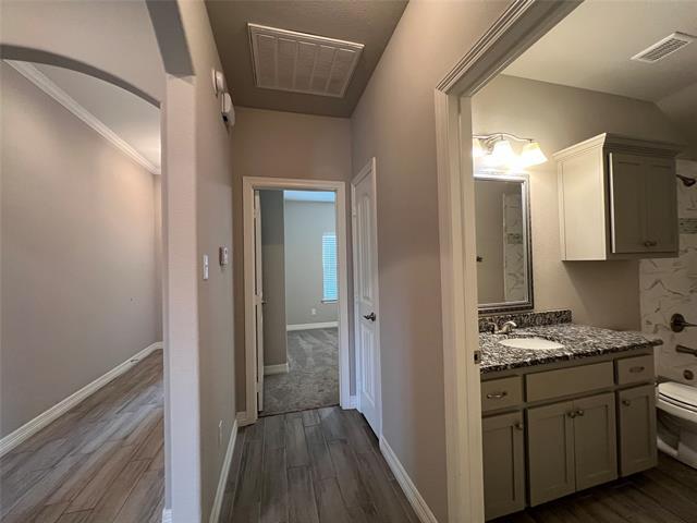 Building Photo - 148 Frank St