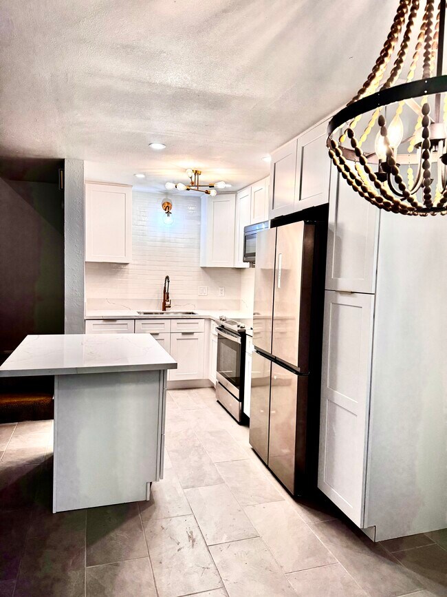 Building Photo - 6728 Omega Dr