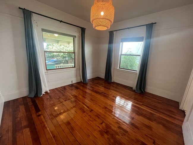 Building Photo - Beautiful 2bed 1bath home in Downtown Sacramento