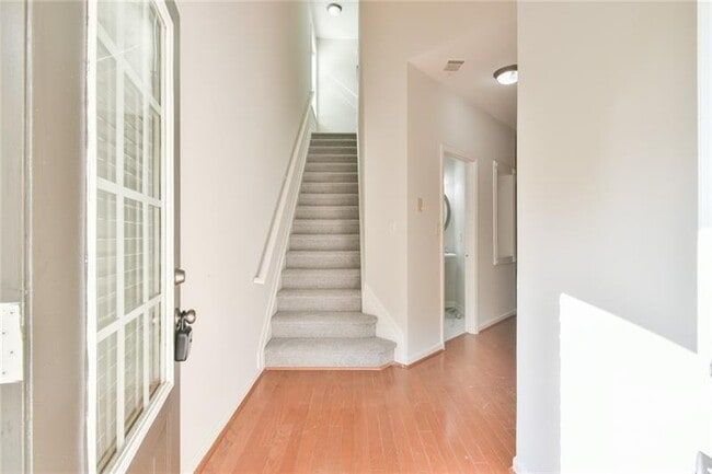 Building Photo - 2694 Winslow Ridge Dr NE