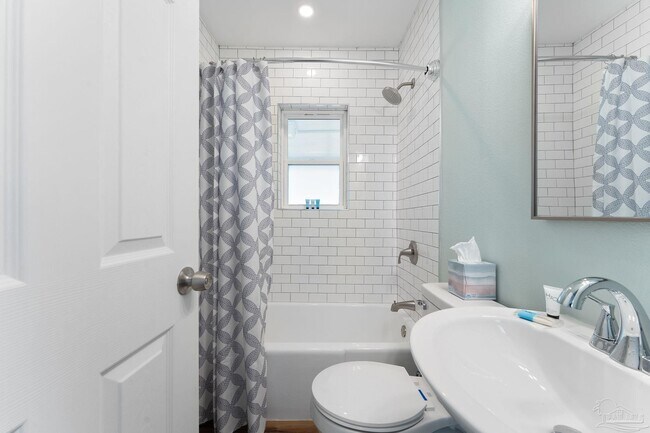 Building Photo - 204 Brown Rd