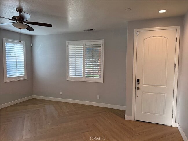 Building Photo - 501 Villa Way