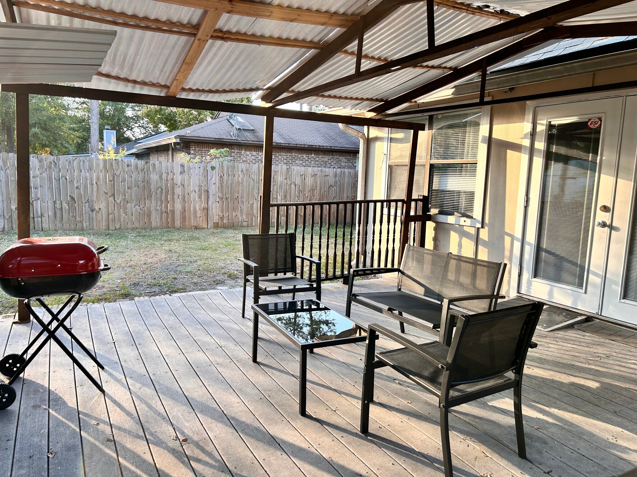 Building Photo - 4294 Tanglewilde Dr S