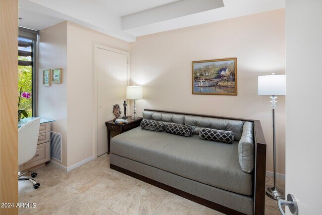 Building Photo - 7121 E Rancho Vista Dr
