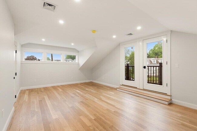 Building Photo - 45 Maplewood St