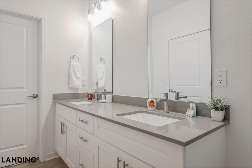 Building Photo - 515 Corso Ln