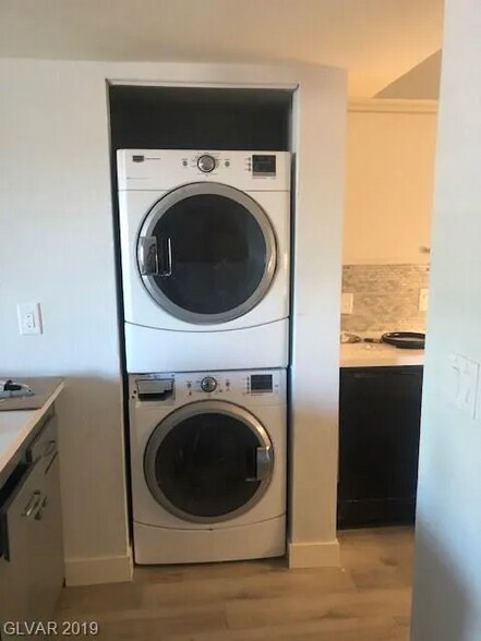 Building Photo - 5717 Smoke Ranch Rd