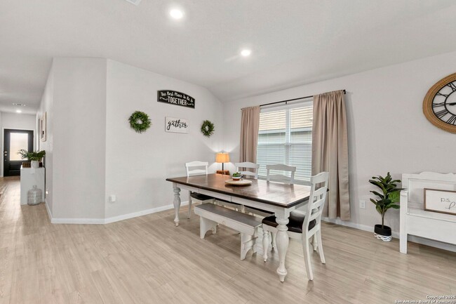 Building Photo - BEAUTIFUL 4-BEDROOM, SINGLE-STORY HOME IN ...