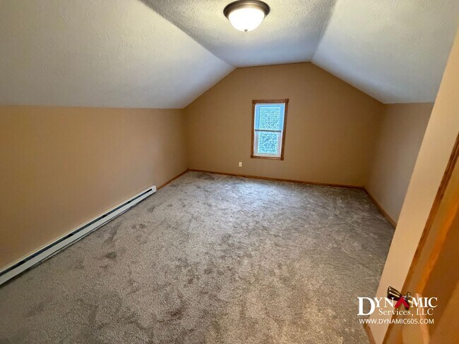 Building Photo - 717 W 16th St