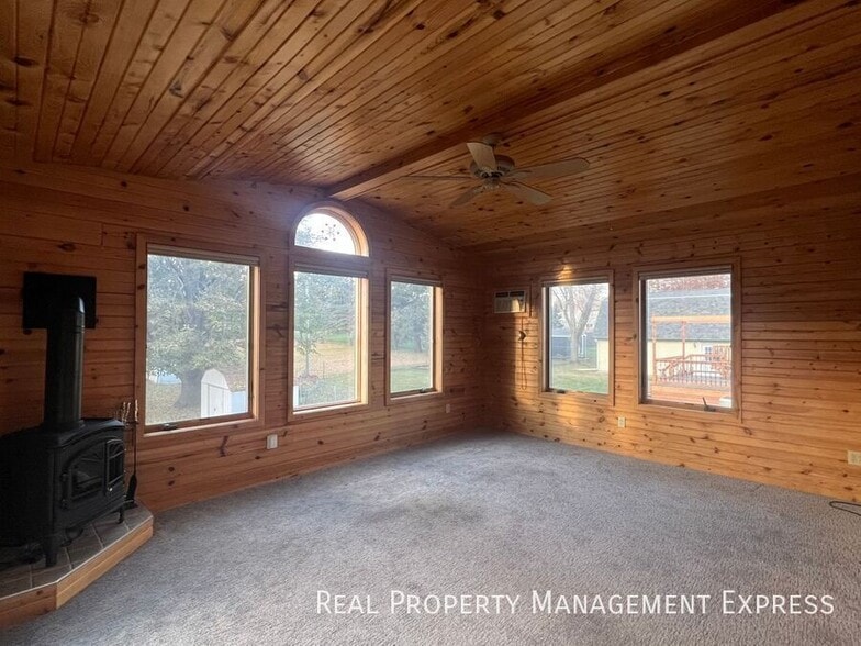 Building Photo - Stunning 4 Bedroom 2.5 Bath Home in South East Sioux Falls