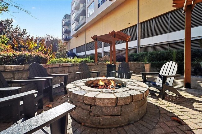 Building Photo - 245 N Highland Ave NE