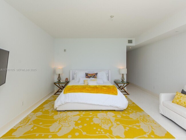 Building Photo - 16901 Collins Ave