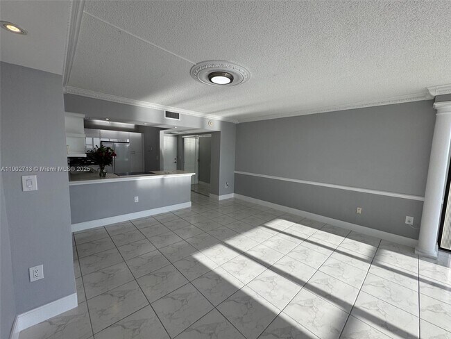 Building Photo - 3625 N Country Club Dr