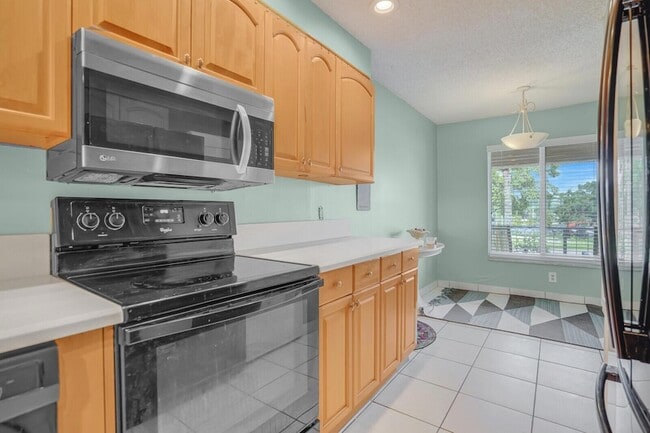 Building Photo - 5910 Via Delray Blvd