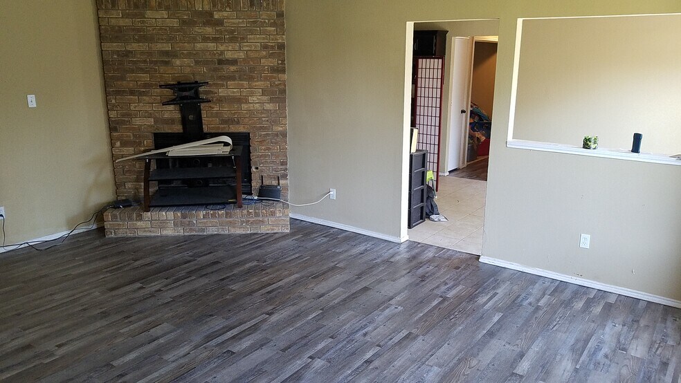 Building Photo - 2756 Sunset Strip Dr