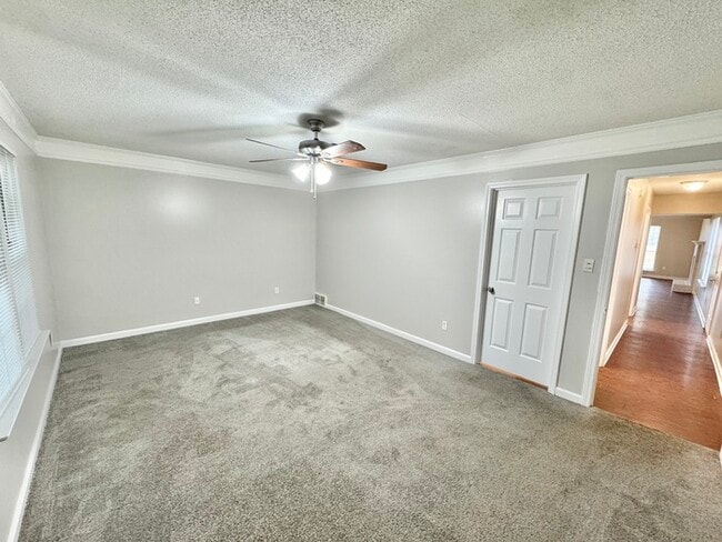 Building Photo - 5825 Plum Valley Dr