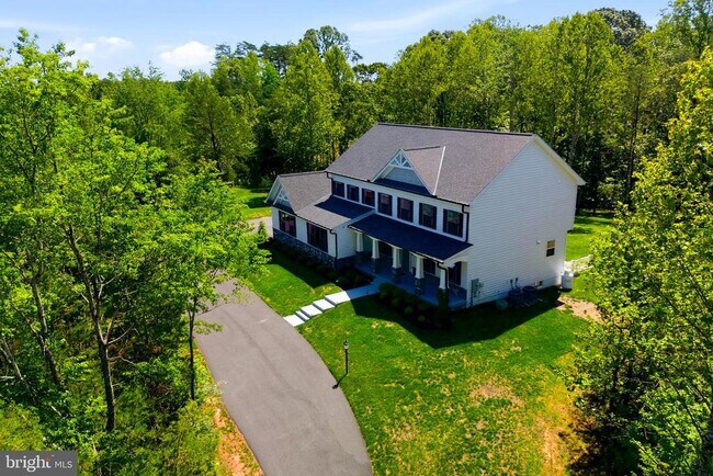 Building Photo - 301 Kingdom Dr