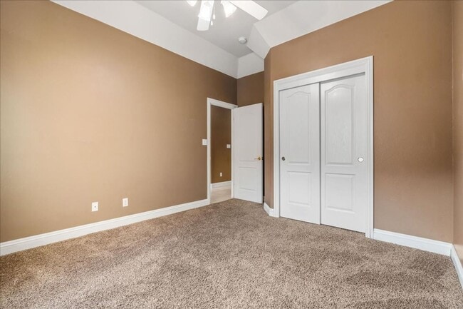 Building Photo - West Bakersfield Custom Home for Rent Available Now!