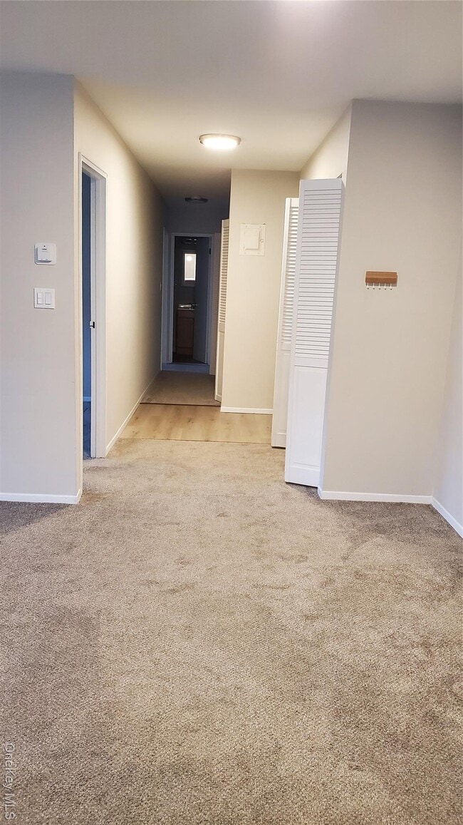 Building Photo - 460 Old Town Rd