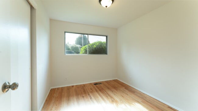 Building Photo - 16321 127th Pl SE