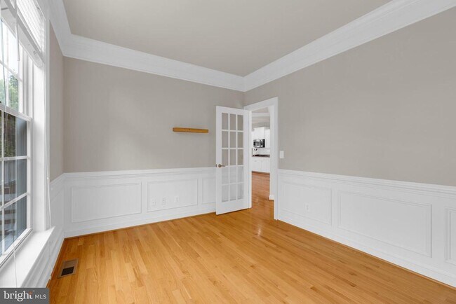 Building Photo - 42706 Chisholm Dr