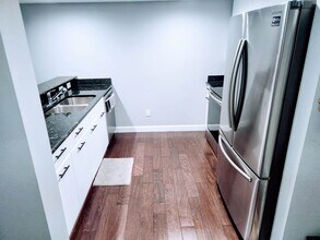 Building Photo - 300 S Duval St