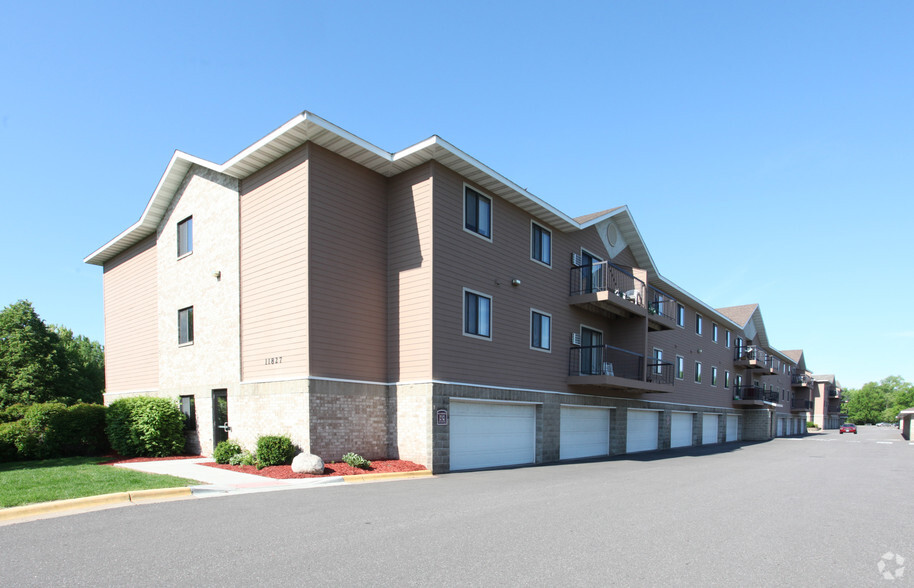 Building Photo - Elmcreek Apartments