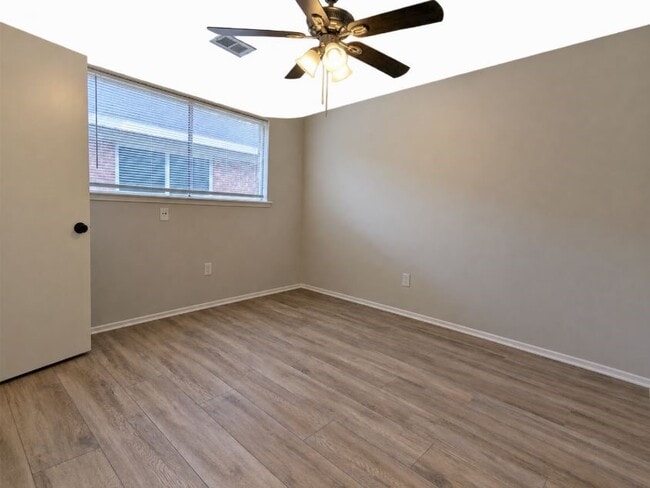 Building Photo - 12035 Barrett Brae Dr