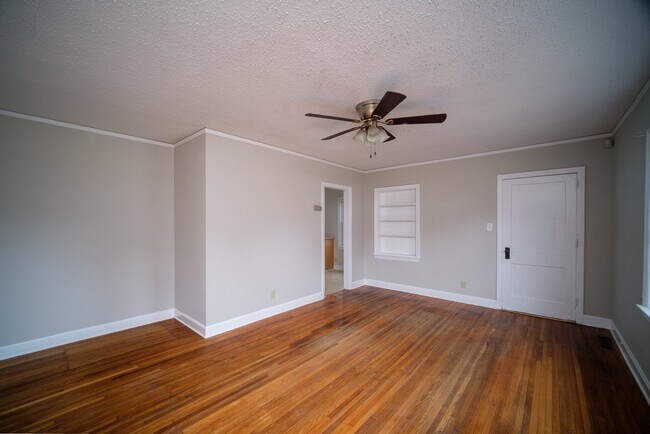 Building Photo - "Charming 3-Bedroom Home with Gleaming Hardwood Floors & 2 Full Baths in Prime Charlotte Location!"