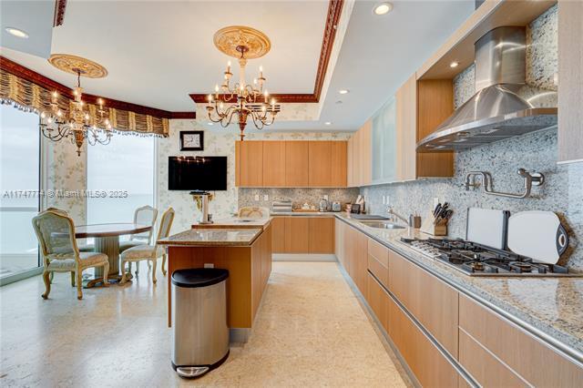 Building Photo - 16047 Collins Ave