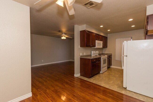 Building Photo - For Rent – 1 Bed, 1 Bath Condo Near Durang...
