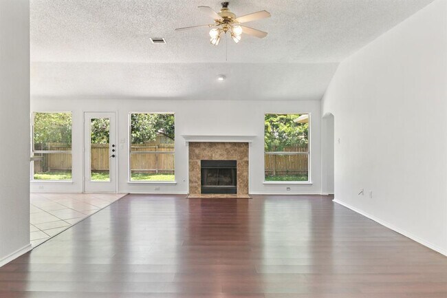 Building Photo - 800 Mountain Ridge Dr