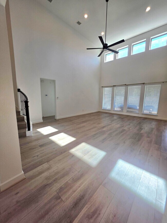 Building Photo - 15365 Legacy Pk Wy