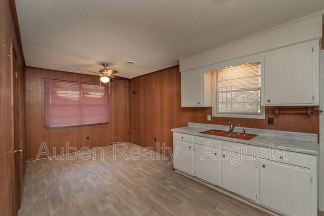 Building Photo - 1514 Bleakley St