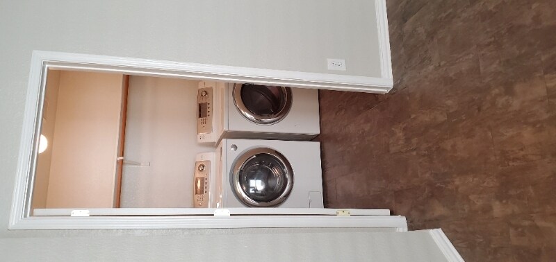 Building Photo - 1437 Pine Ln