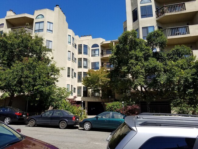 Building Photo - Lake Merritt Condo